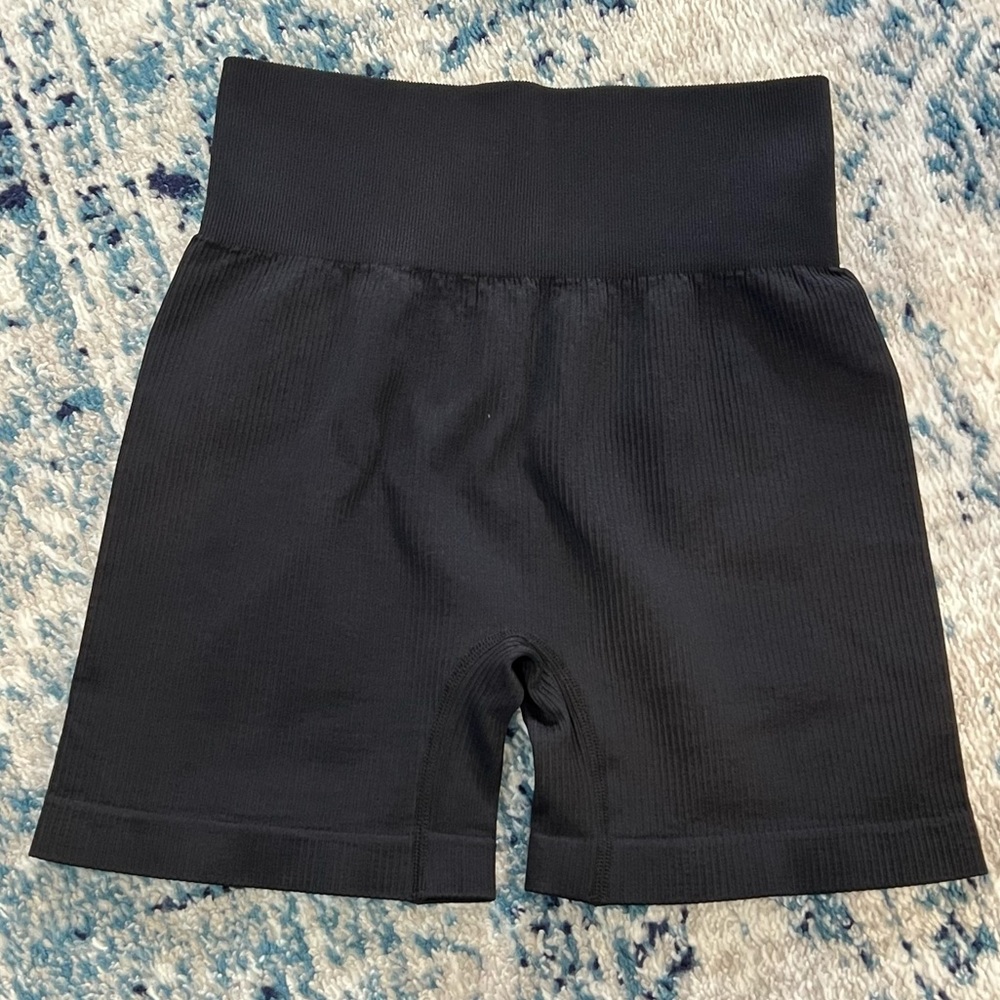 Black Ribbed Seamless High-Waisted Compression Biker Shorts Medium - Picture 2 of 7